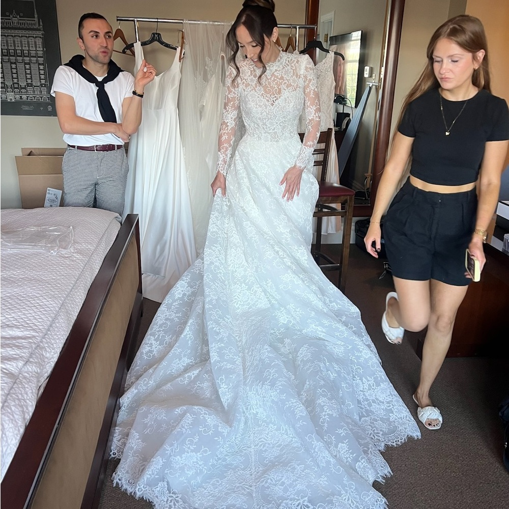 Elegant White Lace Wedding Dress